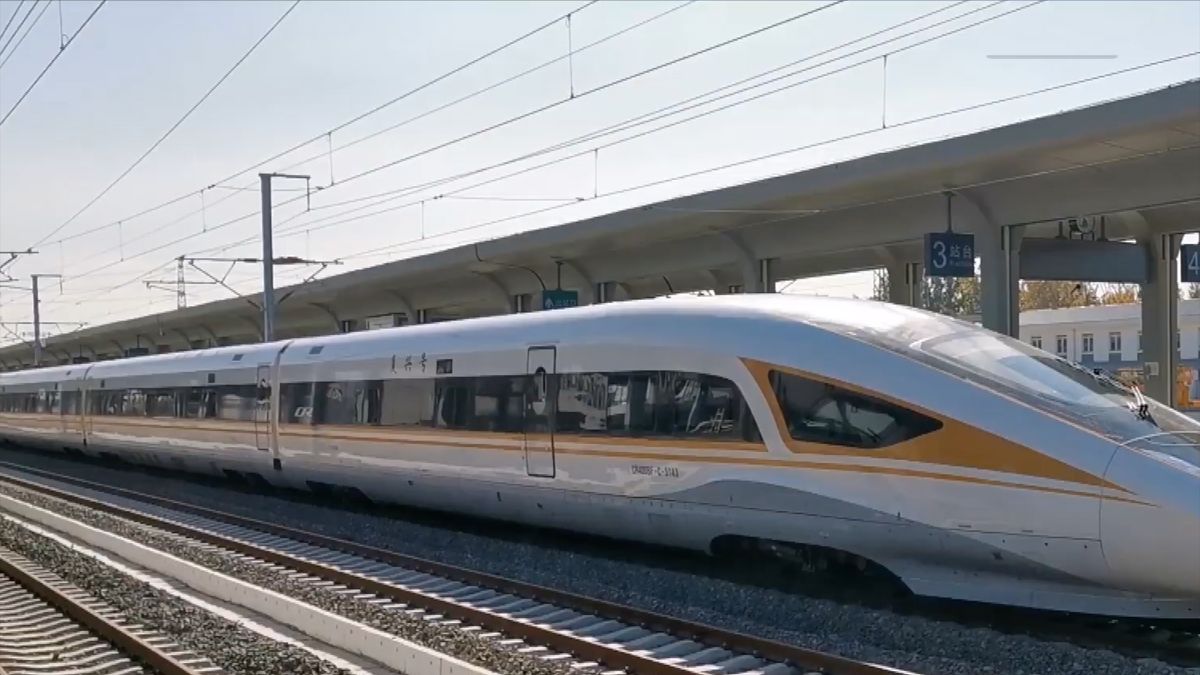 Bez strojvůdce, rychlostí 350 km/h. Rekordman mezi vlaky jezdí v Číně